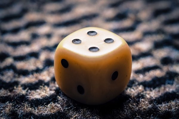 数字博弈深层解析：ag电子俱乐部带你揭秘骰宝与双色球的概率真相
