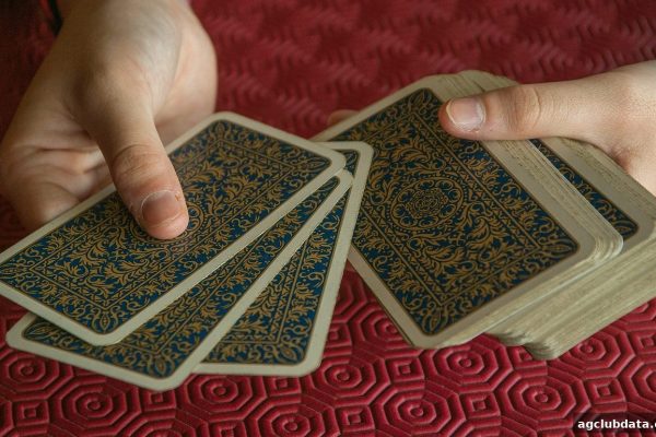 为什么底池赔率是棋牌决策的关键？ag电子俱乐部带你掌握核心技巧