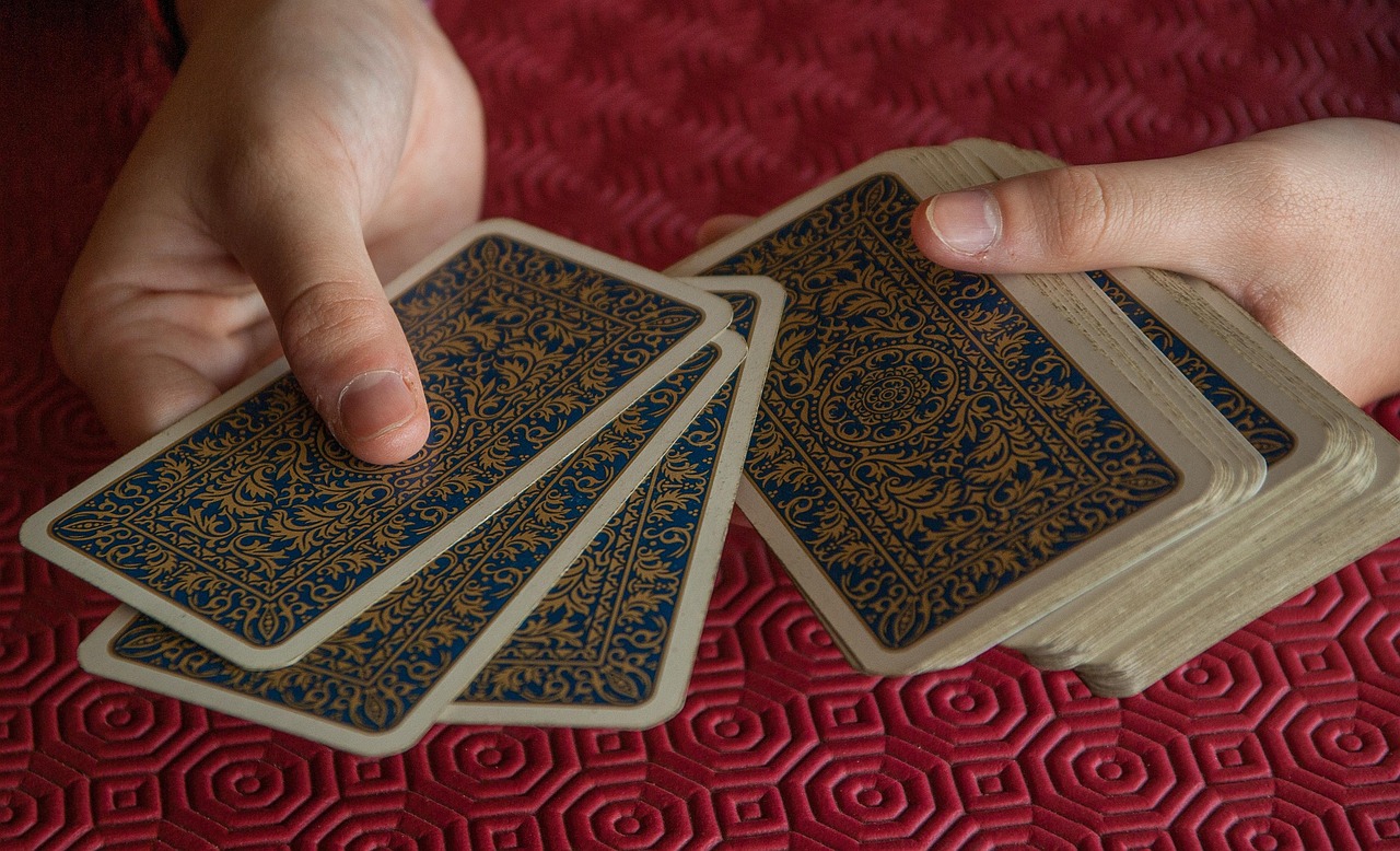 为什么底池赔率是棋牌决策的关键？ag电子俱乐部带你掌握核心技巧