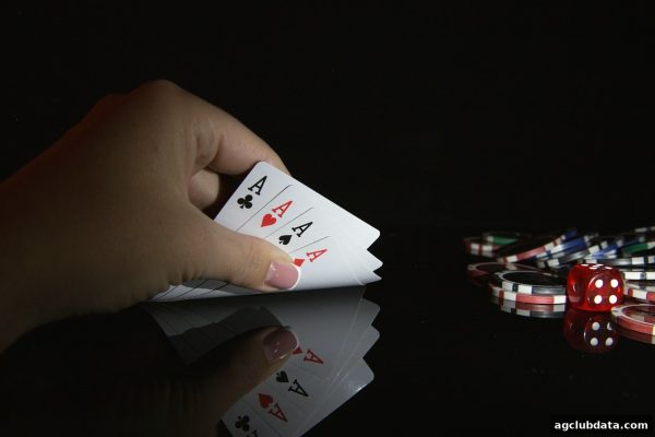 ag电子俱乐部：德州扑克心态与策略深度解析，助你掌控SG飞艇般稳赢节奏